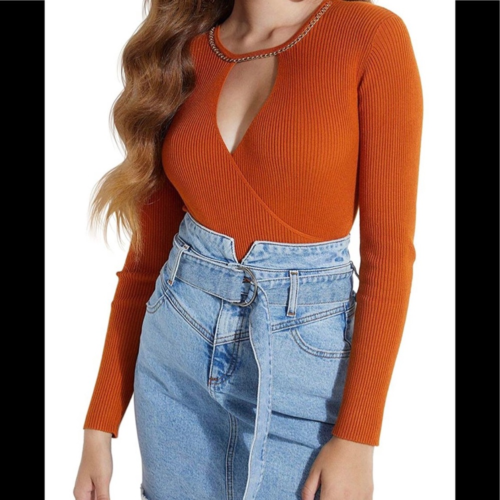 🆕 GUESS | Orange long sleeve keyhole top